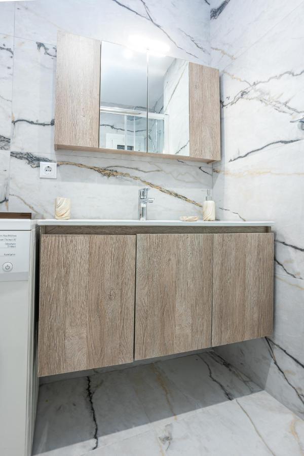 Luxury Downtown Apartment E1 เทสซาโลนิกิ ภายนอก รูปภาพ