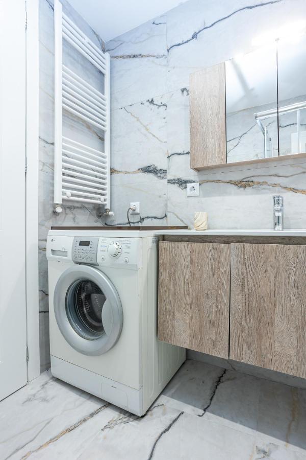 Luxury Downtown Apartment E1 เทสซาโลนิกิ ภายนอก รูปภาพ
