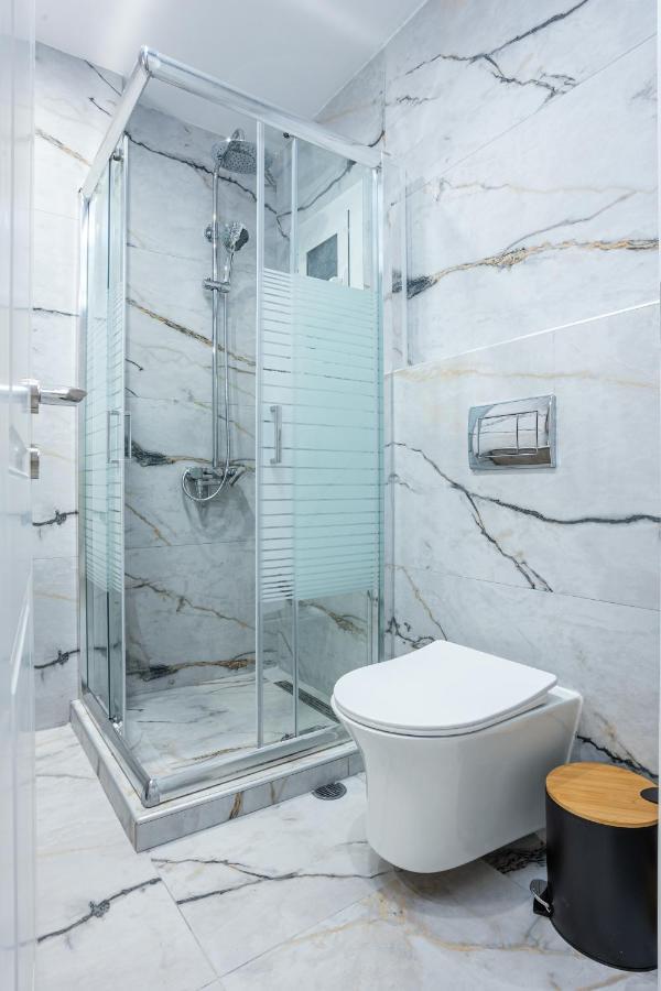 Luxury Downtown Apartment E1 เทสซาโลนิกิ ภายนอก รูปภาพ