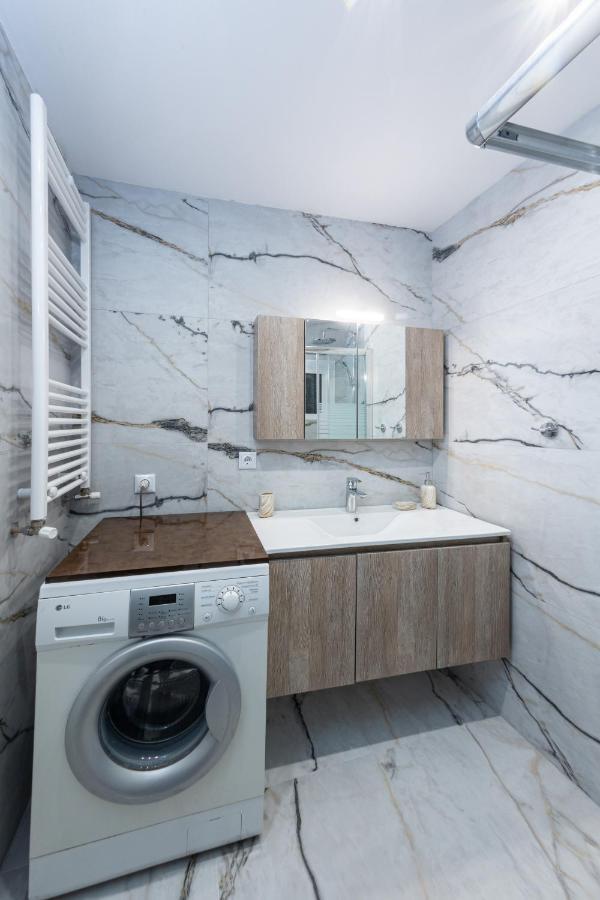 Luxury Downtown Apartment E1 เทสซาโลนิกิ ภายนอก รูปภาพ