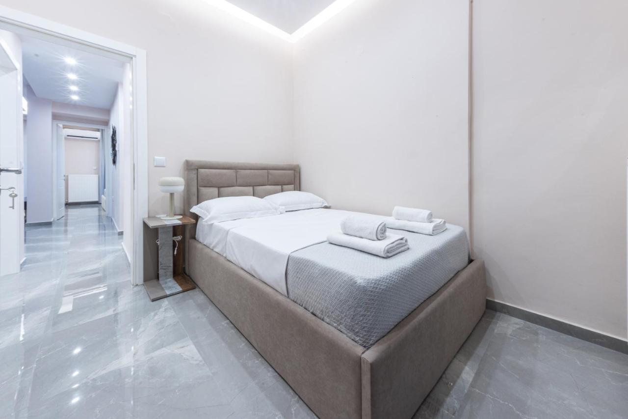 Luxury Downtown Apartment E1 เทสซาโลนิกิ ภายนอก รูปภาพ