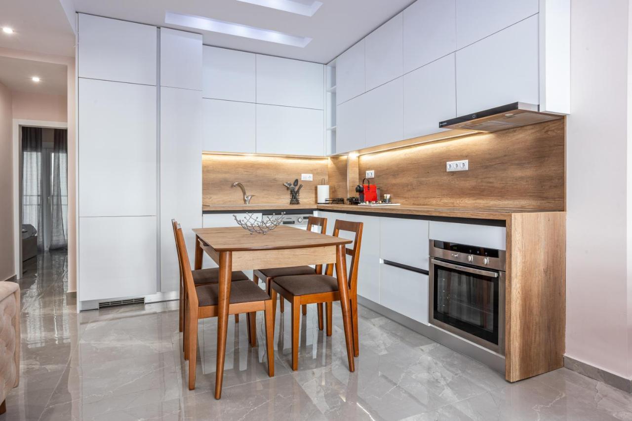 Luxury Downtown Apartment E1 เทสซาโลนิกิ ภายนอก รูปภาพ